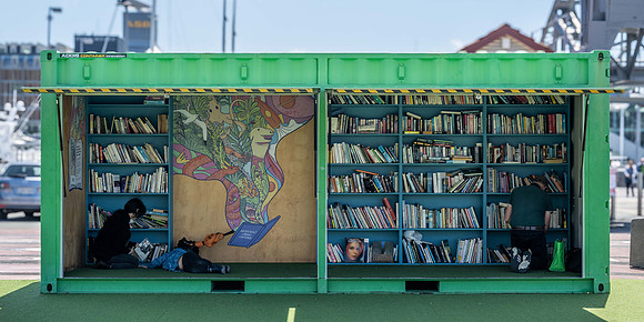 Library in a container on the harbour