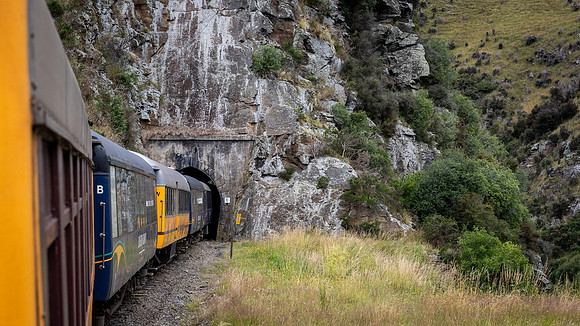 Railway tunnel tolerance: tight fit!
