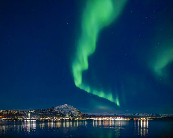 Aurora over Komsatoppen Mountain, Alta