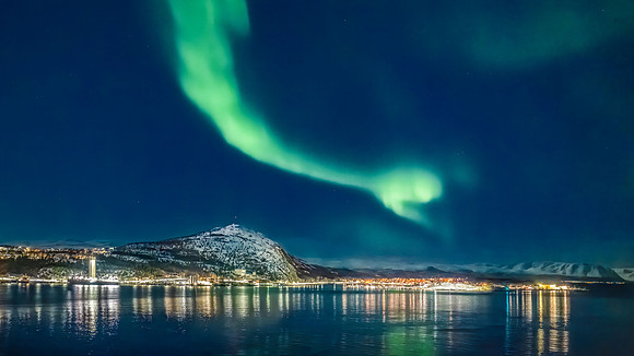 Aurora over Komsatoppen Mountain, Alta