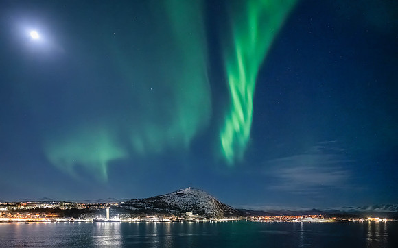 Aurora over Komsatoppen Mountain, Alta