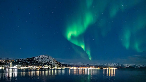 Aurora over Komsatoppen Mountain, Alta