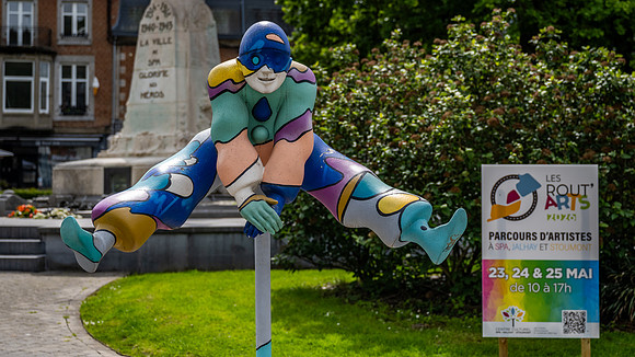 Les Rout' Arts and the Pierrot Statue