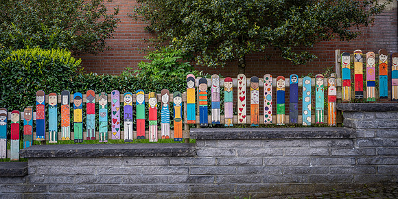Fencing to a primary school