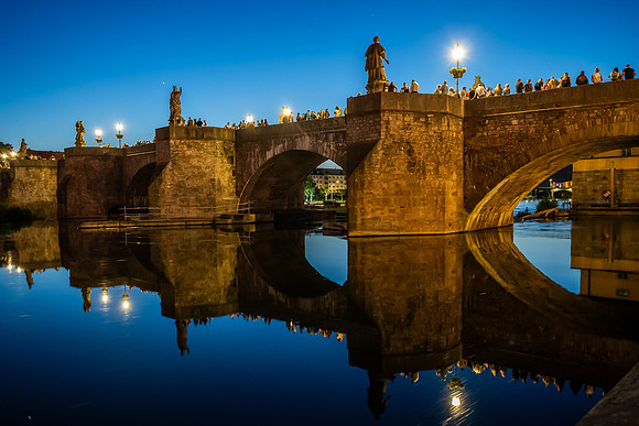Evening revellers on the Altebrücke