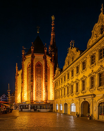 The Marienkapelle and alongside it, the Falkenhaus
