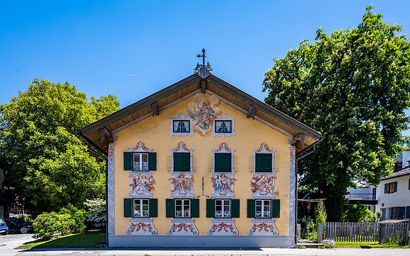 Oberammeragu building in Ettaler Street adorned with Lüftlmalerei Art