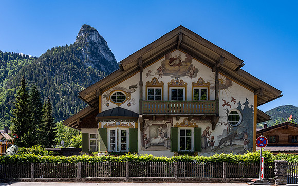 The Rotkäppchenhaus (Little Red Riding Hood House) - Ettaler Street