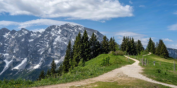 Hohen Göll from Rossfield Road hiking path