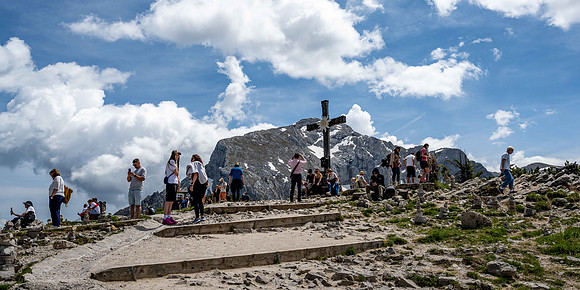 Cross on the Mannlsteig Ridge above the Eagle's Nest