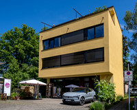 Mine Host - a wine retailer!