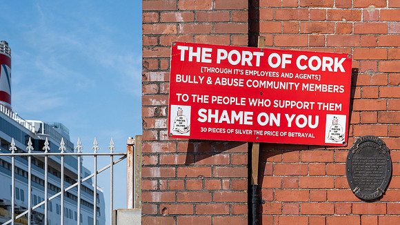 Sign about bullying at the Port