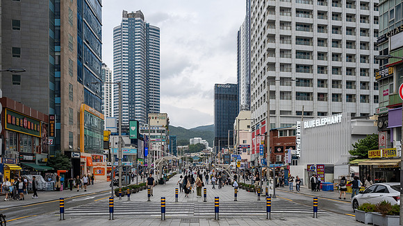 View down Gunam-ro Street