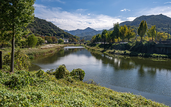 Looking upsream along the Jeonju River towards the Bakimiosan Mountain