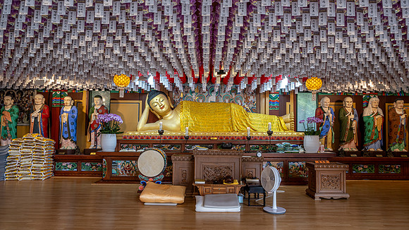 Reclining Buddha Statue