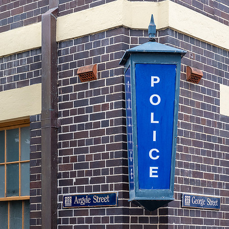 Traditional Polic eStation Sign