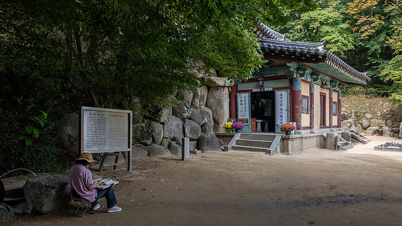 The Seokguram Grotto with Local Artist