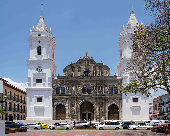 Basilica of Santa María la Antigua in the Central Square of Casco Viejo