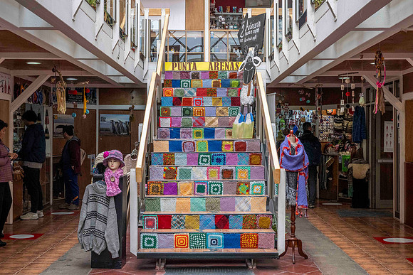 Shopping Mall specialising in local handicrafts