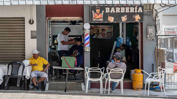 Barbers shop in Montecristi