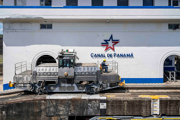 Line handling train at Pedro Miguel lock