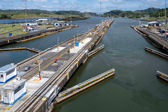 Leaving Pedro Miguel lock